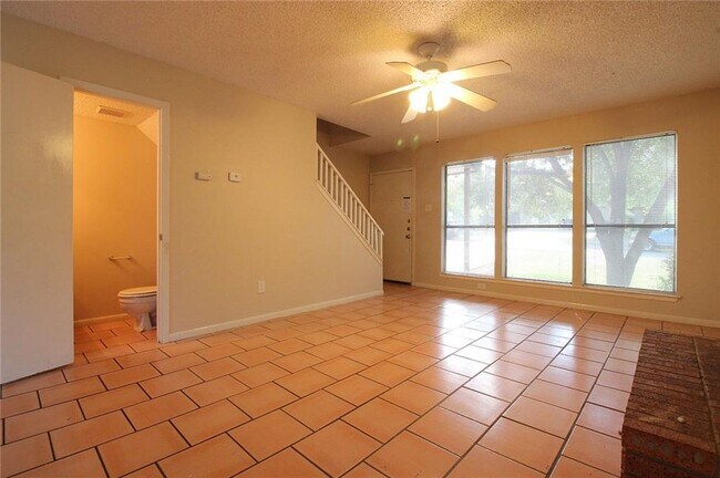 Foto del edificio - 9002 Sanger Dr