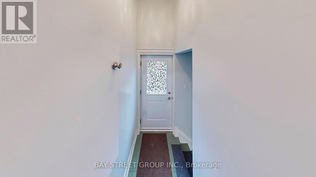 Building Photo - 390 Roehampton Ave