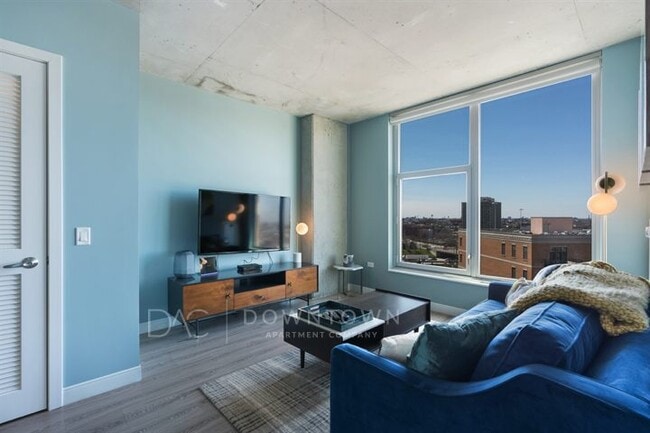 Building Photo - 702 N Milwaukee Ave