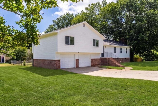 Foto del edificio - 2250 Ridge Forest Dr