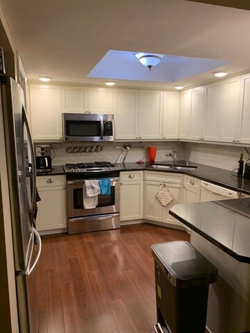 Foto del edificio - 810 Bishop Ct