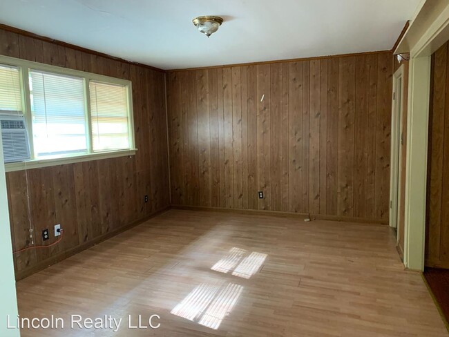 Building Photo - 2 br, 1 bath House - 423 University Dr