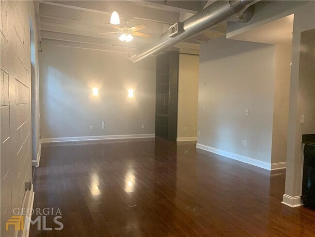 Building Photo - 1715 Liberty Ln