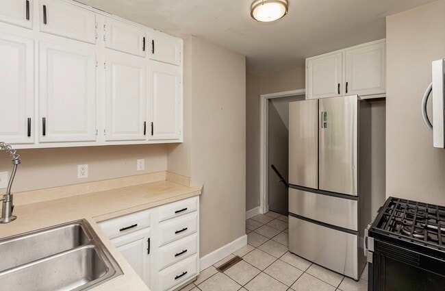 Building Photo - 2033 Friley Rd