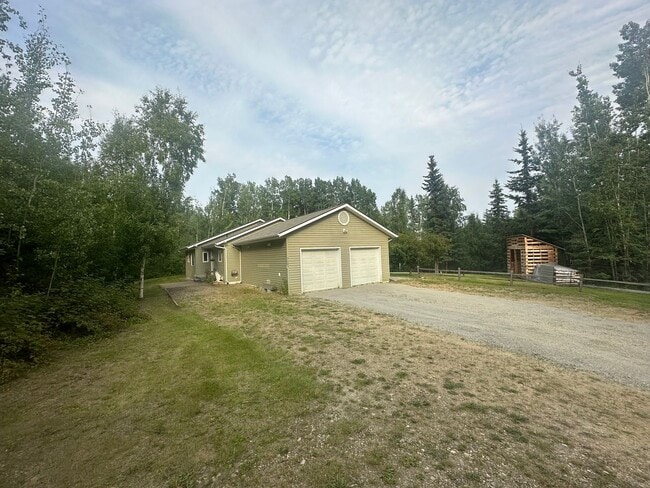 Building Photo - Beautiful 3 Bedroom, 2 bath, 2 Car Garage home off Chena Hills/Chena Ridge