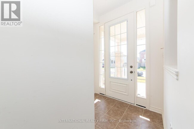 Photo du bâtiment - 180 McBride Ave