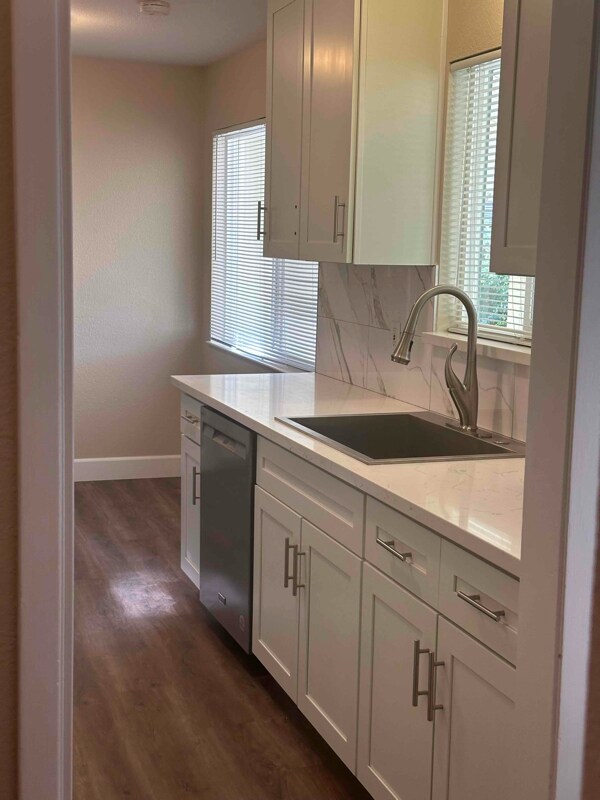 Foto del edificio - 7865 Greenridge Way