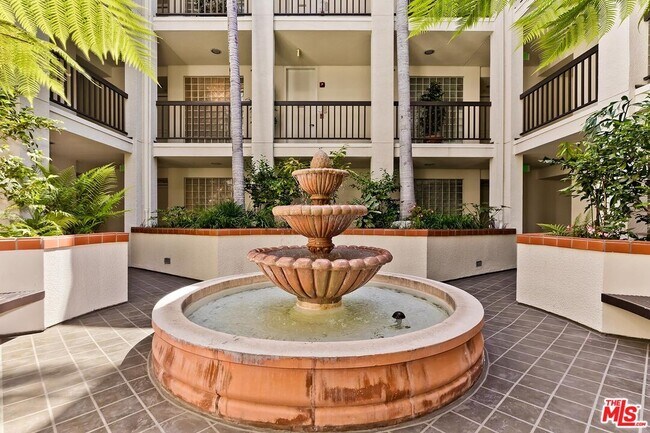 Foto del edificio - 2142 Century Park Ln