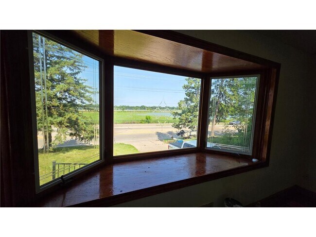 Foto del edificio - 5787 Central Ave NE