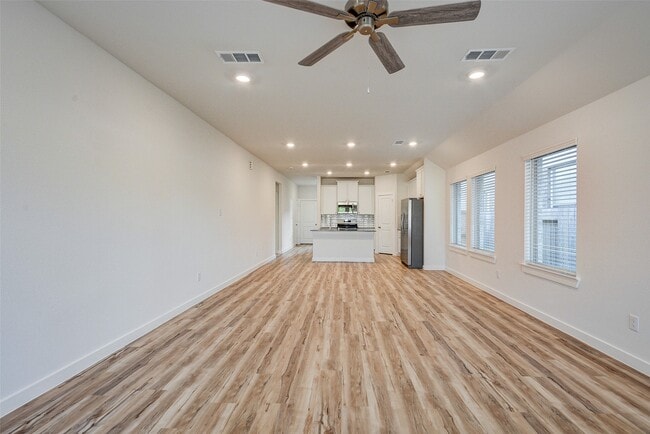 Building Photo - 31119 Myers Hvn Ln