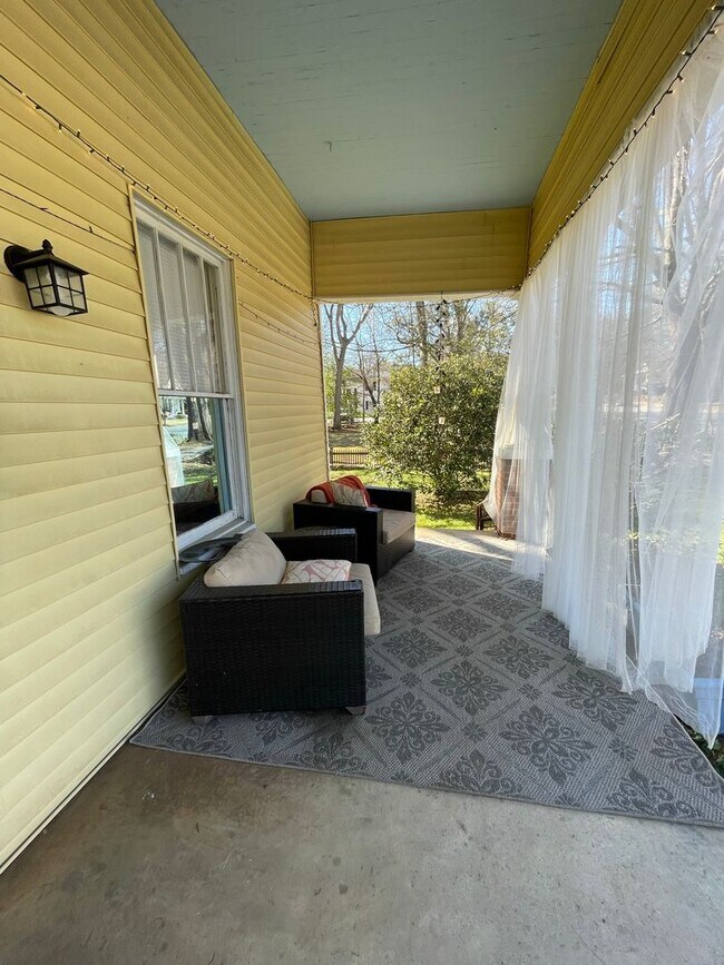 Foto del edificio - Three Bedroom Boulevard Bungalo