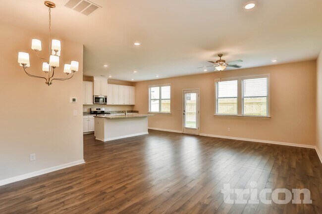 Foto del edificio - 135 Chapelcrest Ln