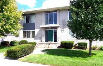 Building Photo - 4840 Briarwood Ave