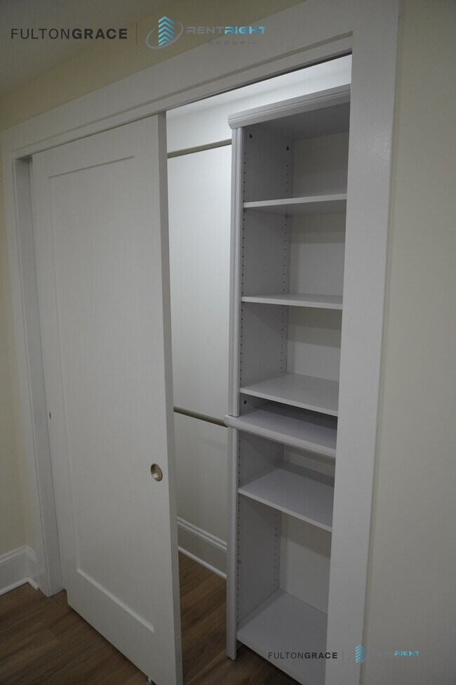 Foto del edificio - 4636-38 N. Hamilton