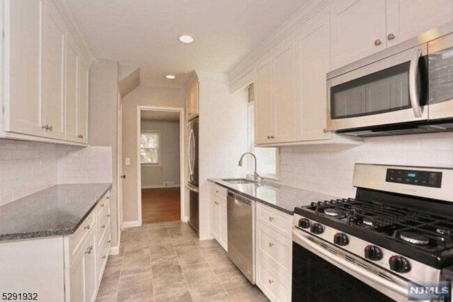 Foto del edificio - 712 Maxwell Pl
