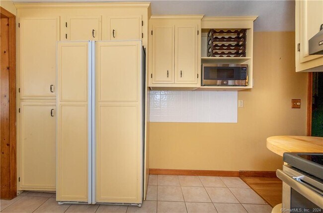 Building Photo - 399 Bushy Hill Rd