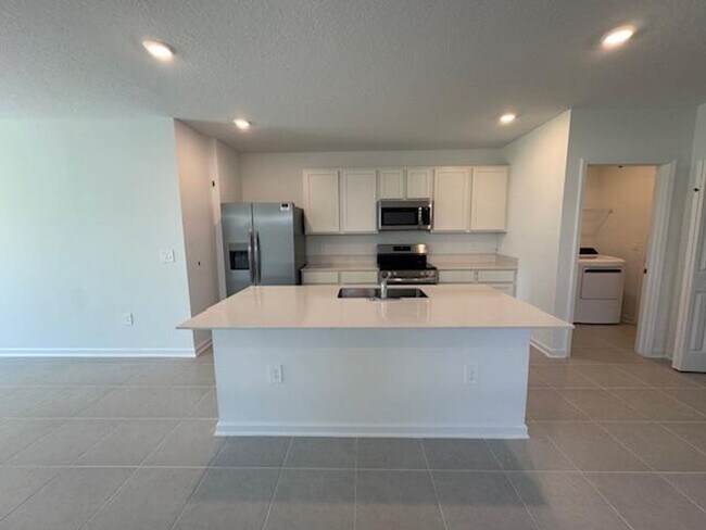 Foto del edificio - Brand New 5 Bedroom 2 ½ Bath new construct...