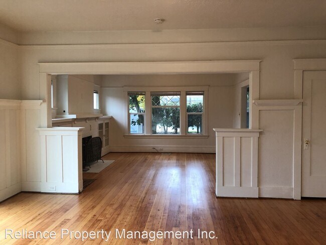 Foto del edificio - 421-427 NE Schuyler St