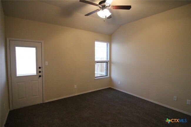 Foto del edificio - 534 Creekside Cir