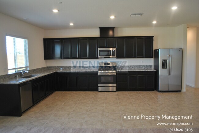 Building Photo - Gorgeous West Roseville Solar Home