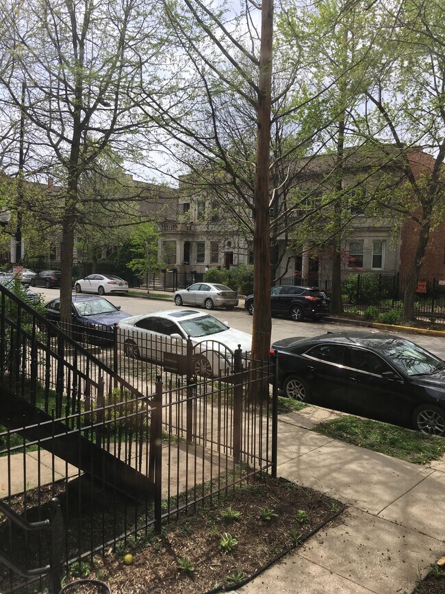 Building Photo - 827 S Oakley Blvd
