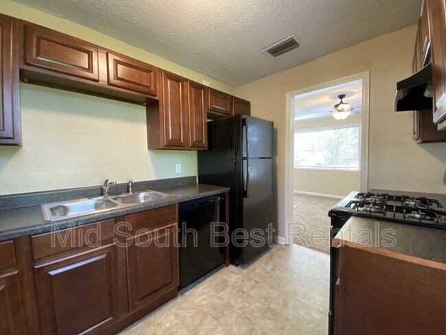 Building Photo - 130 Roosevelt Cir