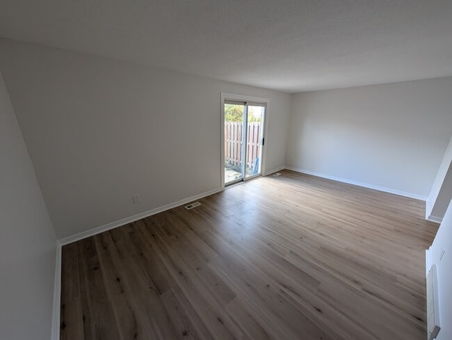 Photo du bâtiment - 1466 Heatherington Rd