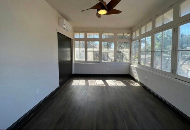 Foto del edificio - 345 N Van Ness Ave