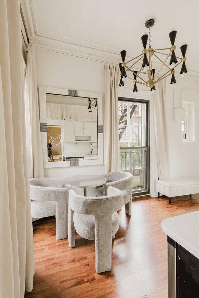 Building Photo - 364 6th Ave