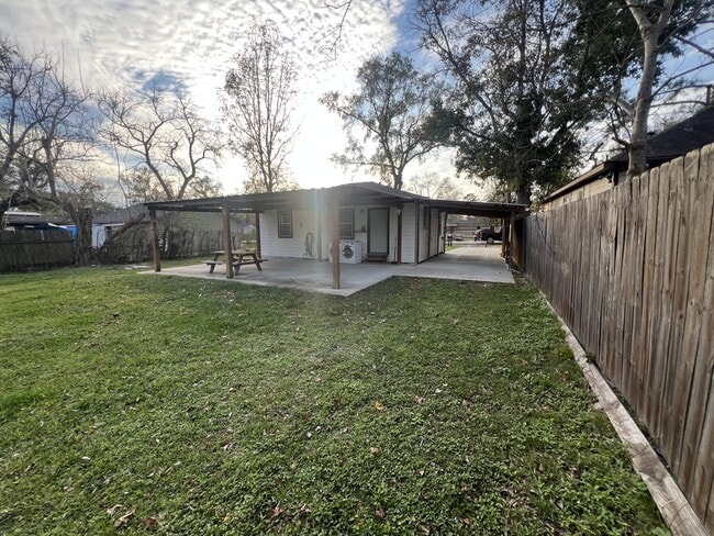 Foto del edificio - 10438 Barnham St