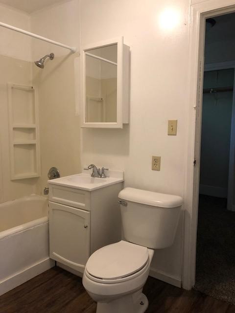 Foto del edificio - 704 11th Ave NW