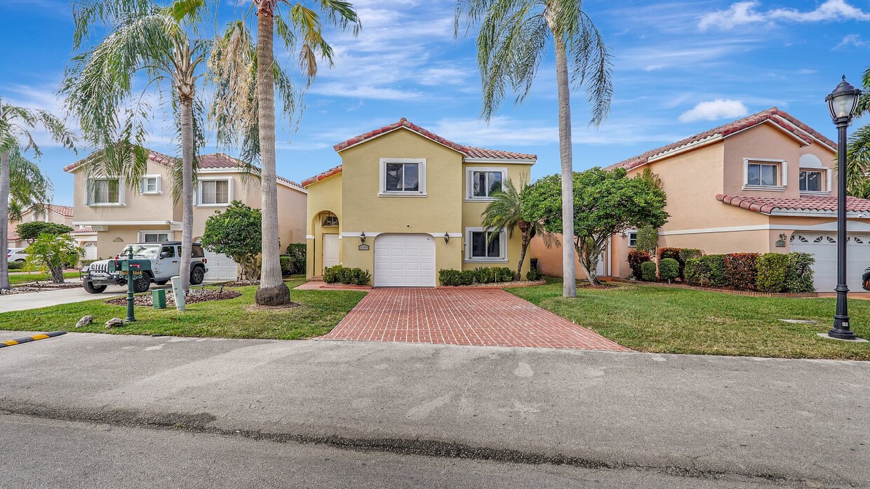 Photo - 1044 SE 6th Ct (Dania Beach, FL)