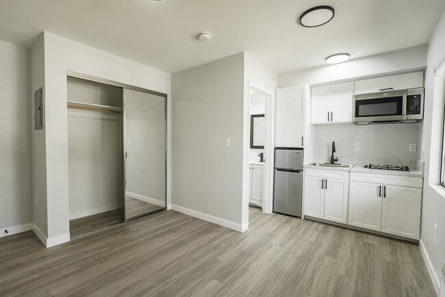 Interior Photo - 1253 Havenhurst Drive