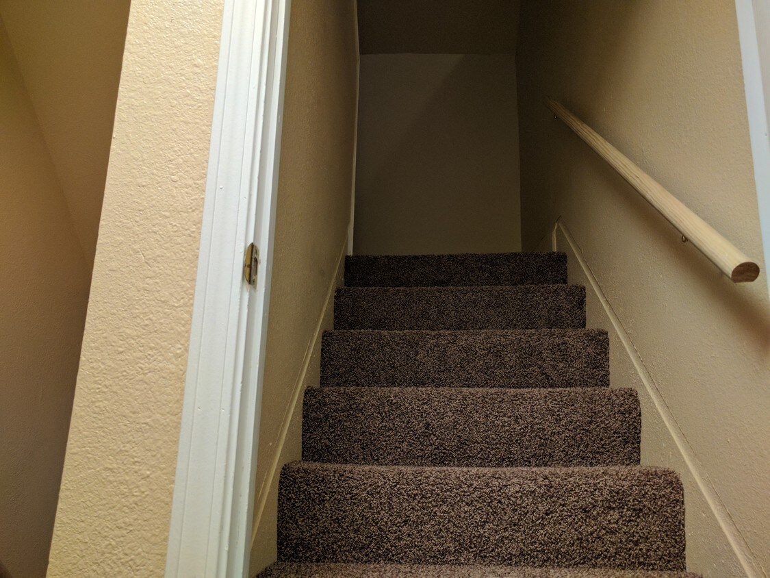 615 1/2 Sixth St, Trafford, PA 15085 Townhouse for Rent in Trafford