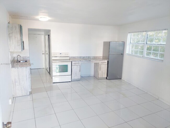 Foto del edificio - 6484 Indian Creek Dr