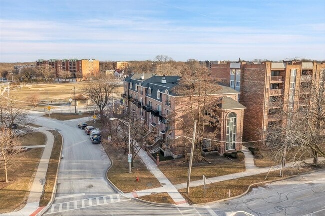 Building Photo - 815 Pearson St