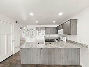 Building Photo - 756 E 500 S