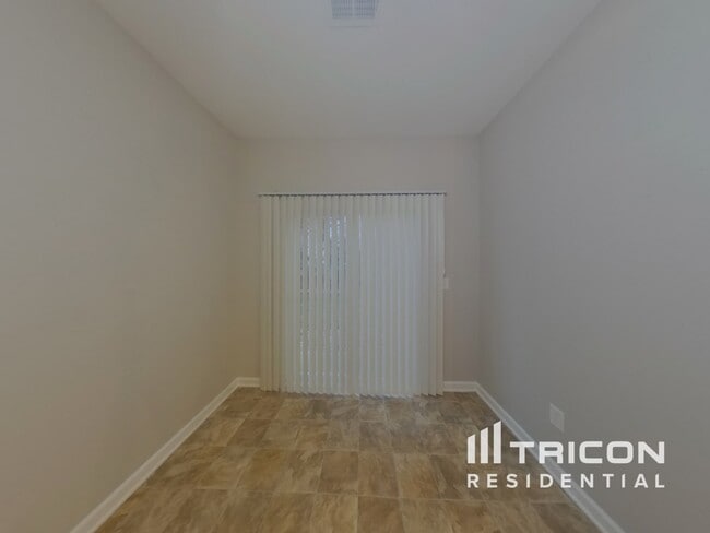 Building Photo - 446 Whispering Oak Cir