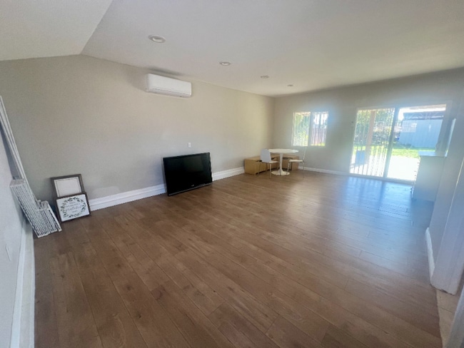 Building Photo - 5385 Howard St