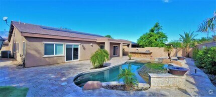 Building Photo - 35922 Raphael Dr