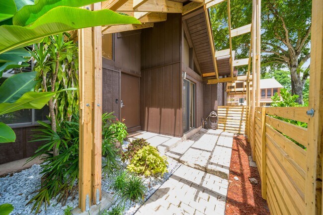 entrance - 487 N University Dr