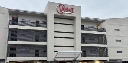 Building Photo - 18 Travis St