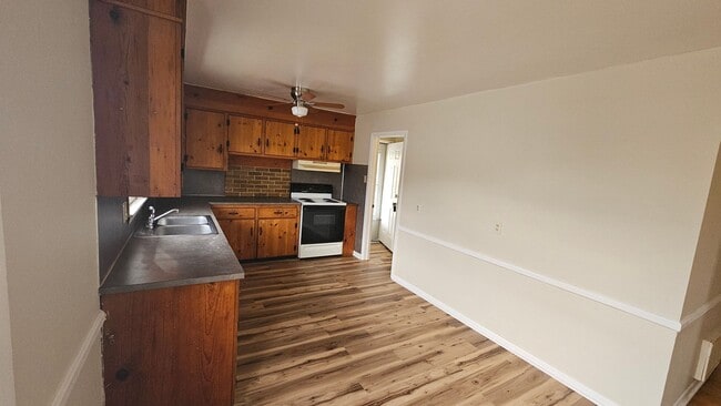 Foto del edificio - 1337 Salem Ave