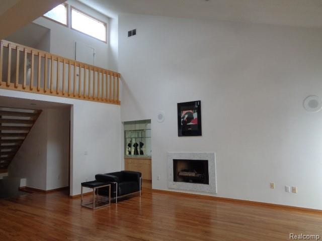 Foto del edificio - 1825 Long Pointe Dr