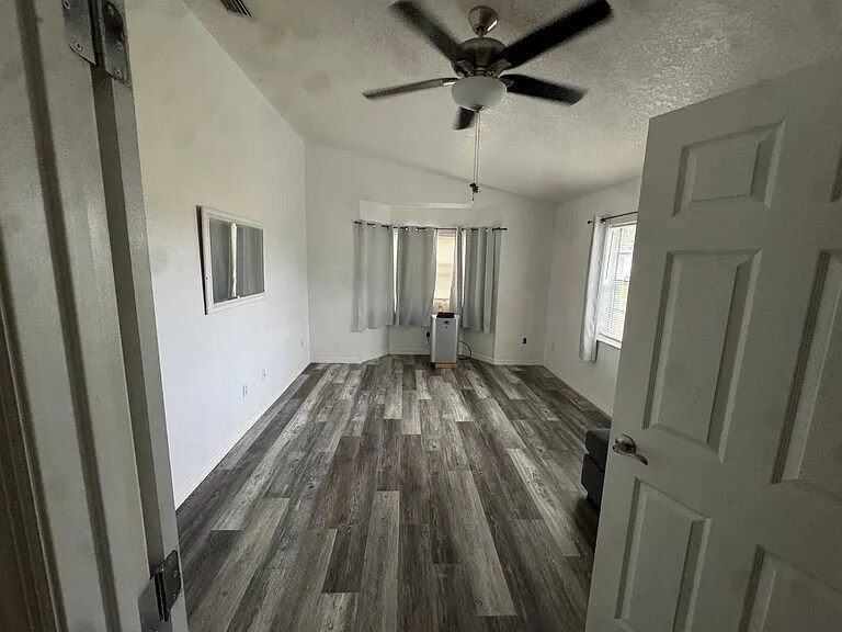 Foto del edificio - 25426 Panache Ln