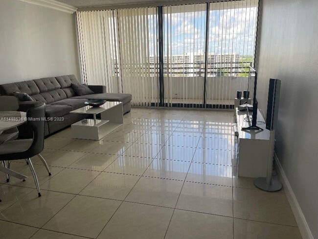 Building Photo - 3505 S Ocean Dr