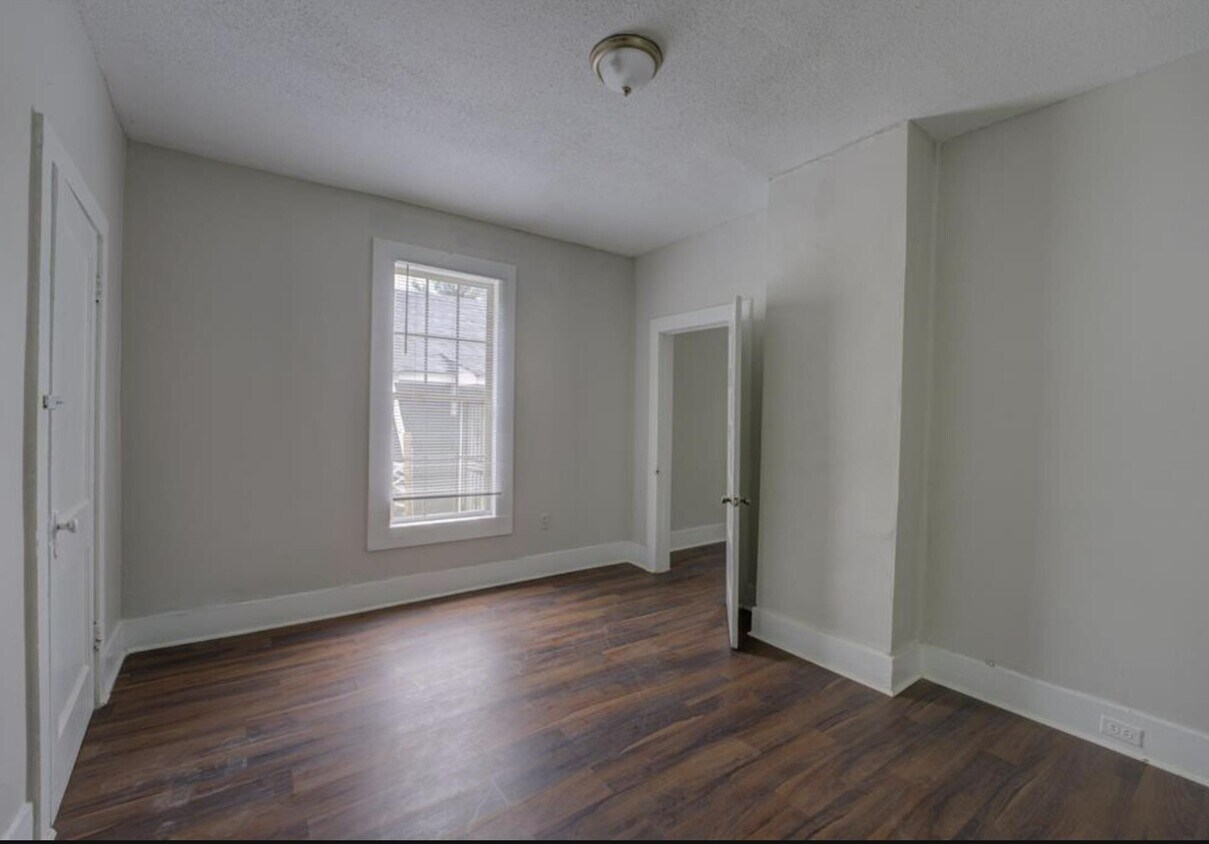 Building Photo - 962 Leon Pl