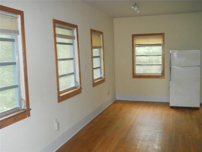 Foto del edificio - 220 SE 8th St