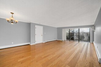 Building Photo - 27 Alpine St