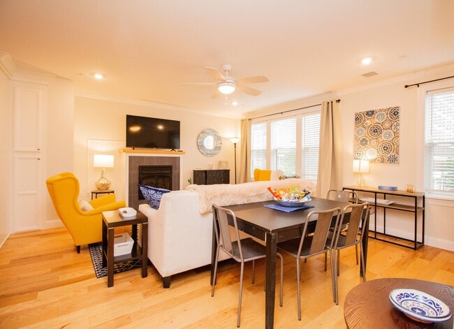 Building Photo - 1008 Tremont St